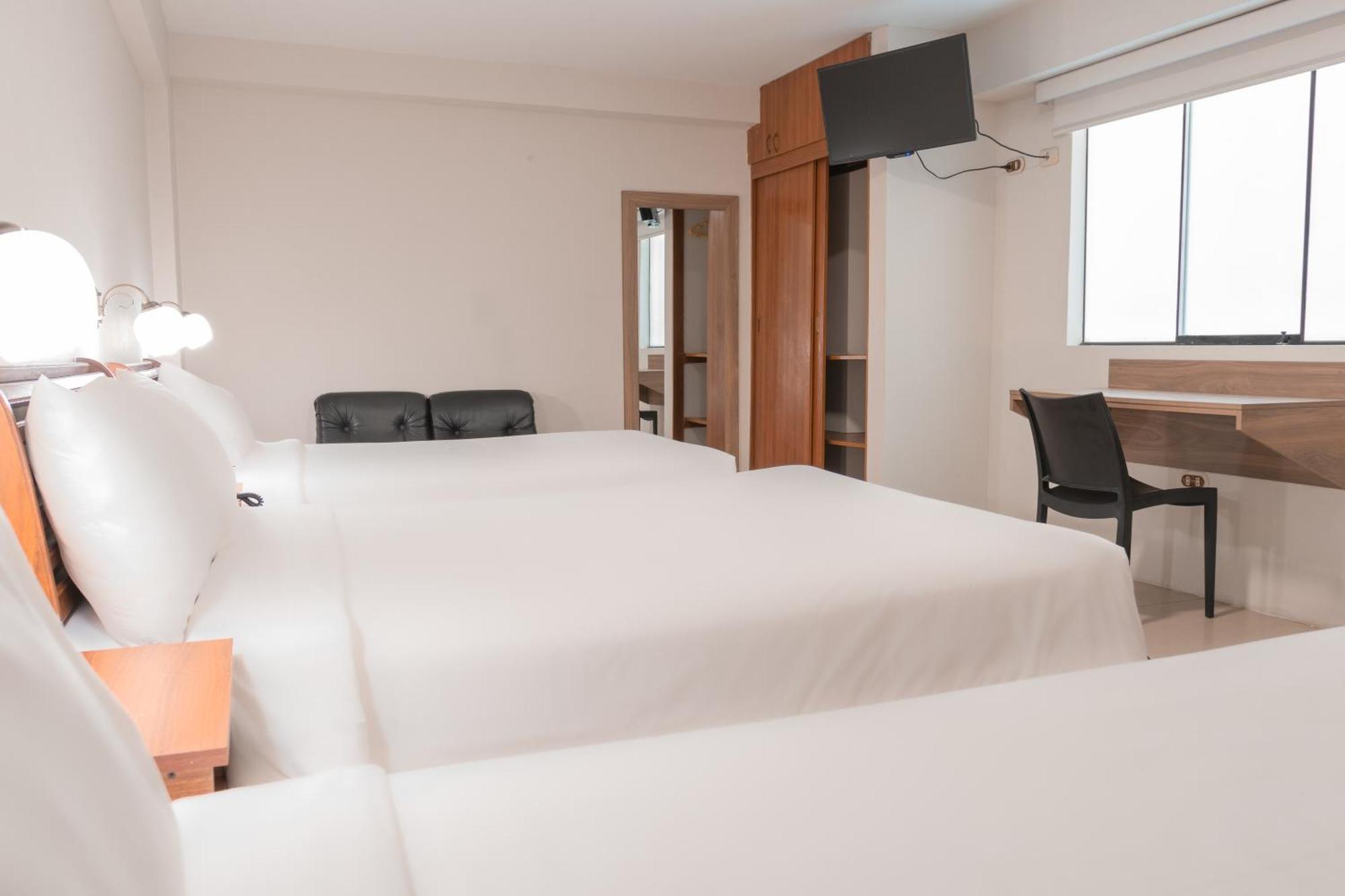 Hotel Alexander Trujillo Kamer foto