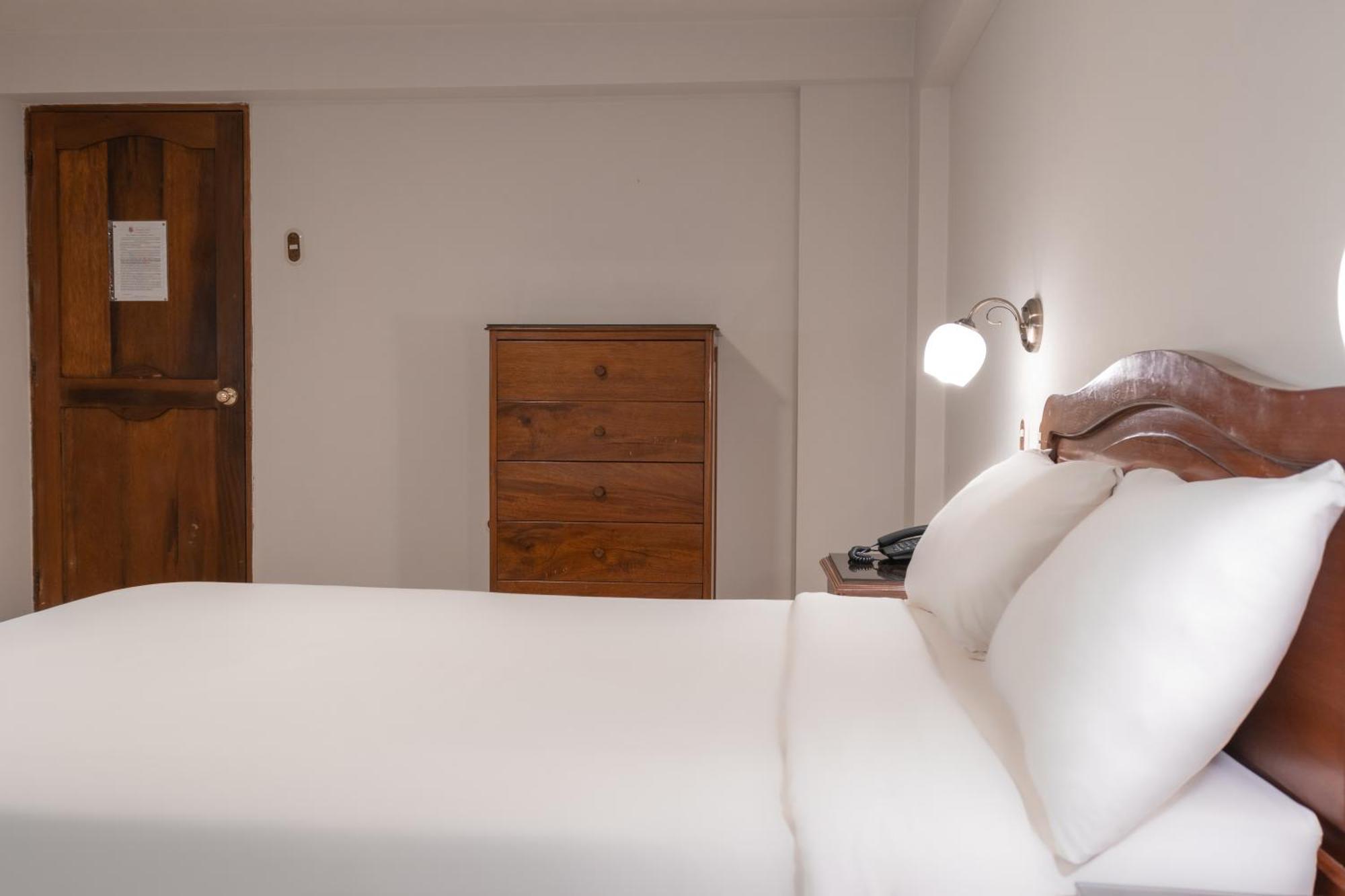 Hotel Alexander Trujillo Kamer foto
